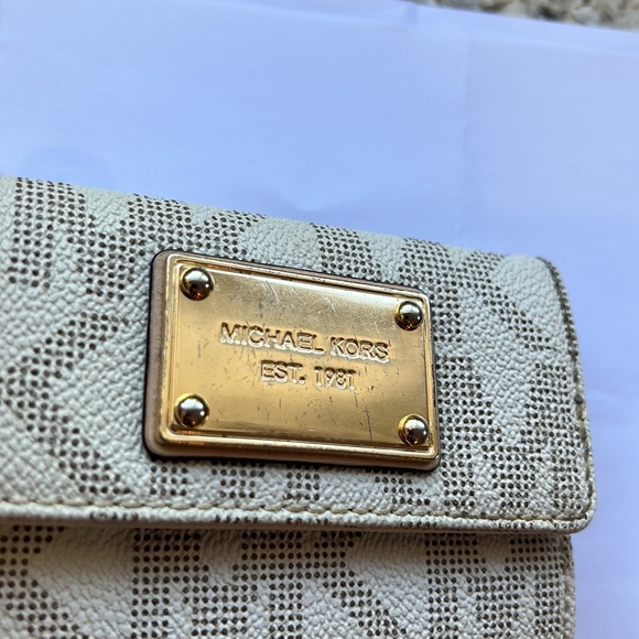 Michael Kors wallet with key holder - Picture 7 of 8